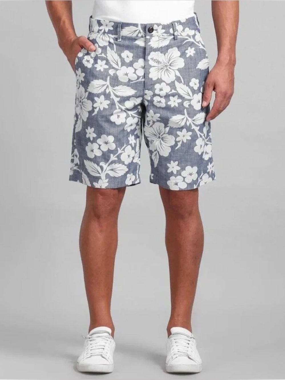 Gap Floral Print Blue & White Flat Front Chino Shorts size 38 inseam 10"